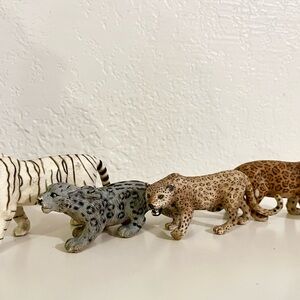 Set of Decorative Mini Leopard Figurines - Neutral & Gray